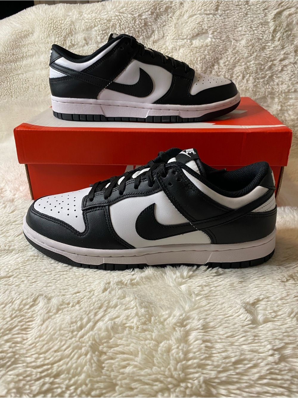 Nike Men's Black and White Low-Top Dunk-Style Sneakers